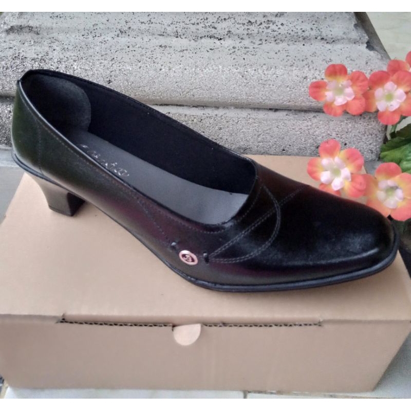 SEPATU PANTOFEL KULIT SAPI WANITA WARNA HITAM - SEPATU KERJA KULIT WANITA WARNA HITAM