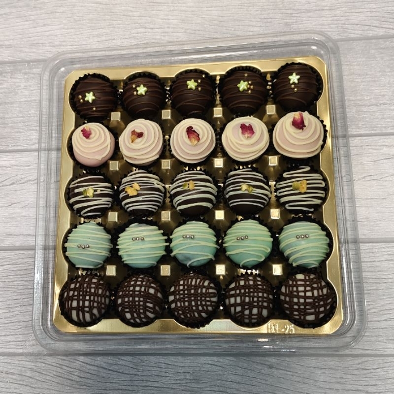 

Kue Coklat Rhumball atau Chocoball size mini isi 25 pcs 5 varian pakai mika fancy