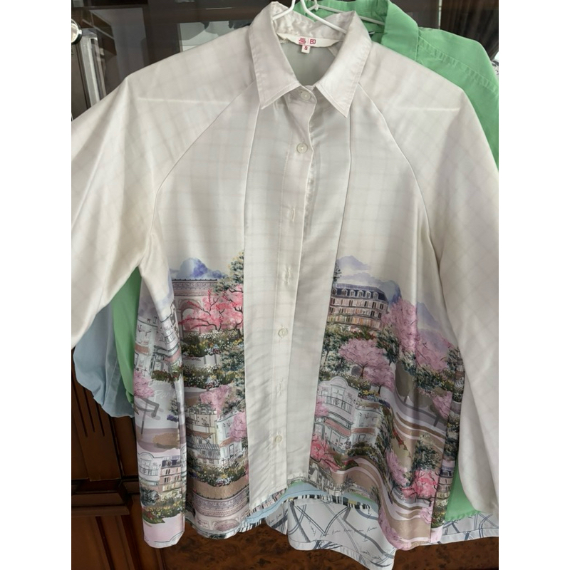 Benang Jarum Blouse Emily in Paris