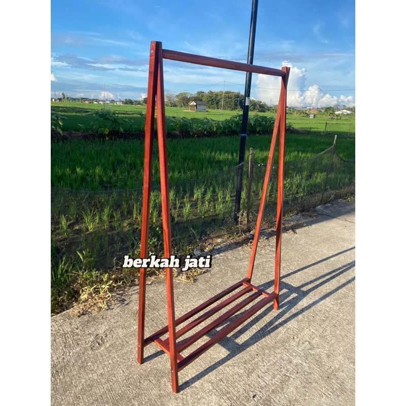 GANTUNGAN BAJU BERDIRI GANTUNGAN BAJU KAYU JATI WARNA AKASIA