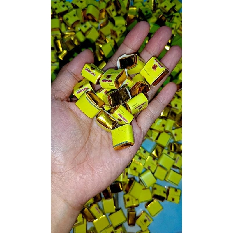 

coklat mini top leron kacang mete