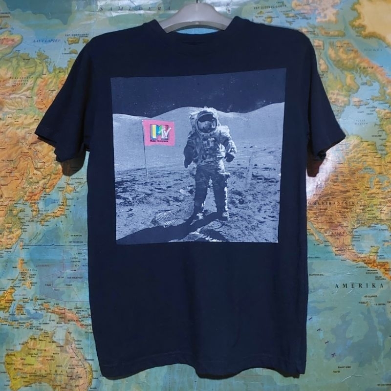 kaos t-shirt MTV ASTRONAUT MAN ON THE MOON black original
