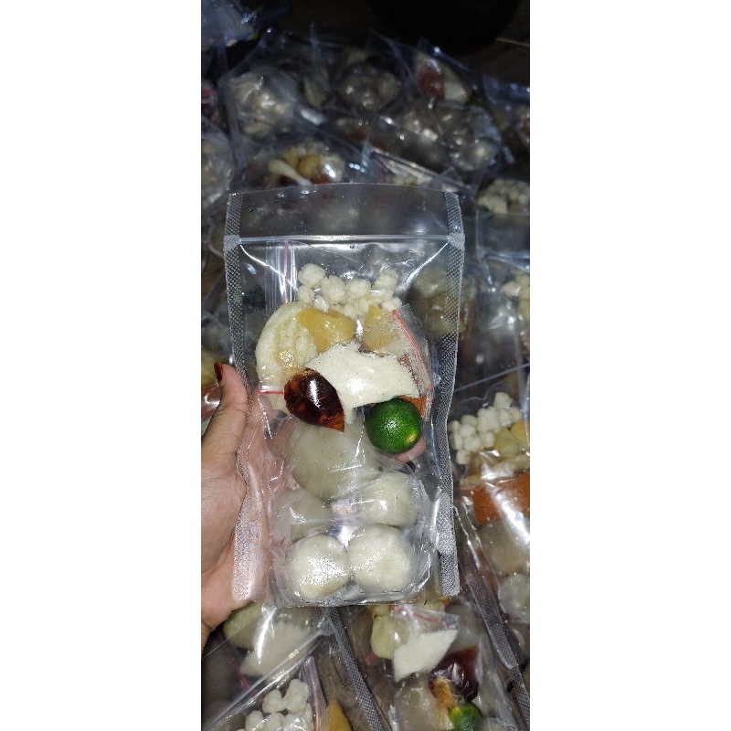 

Baso Aci isi tetelan daging mercon enak / baso aci chilli oil