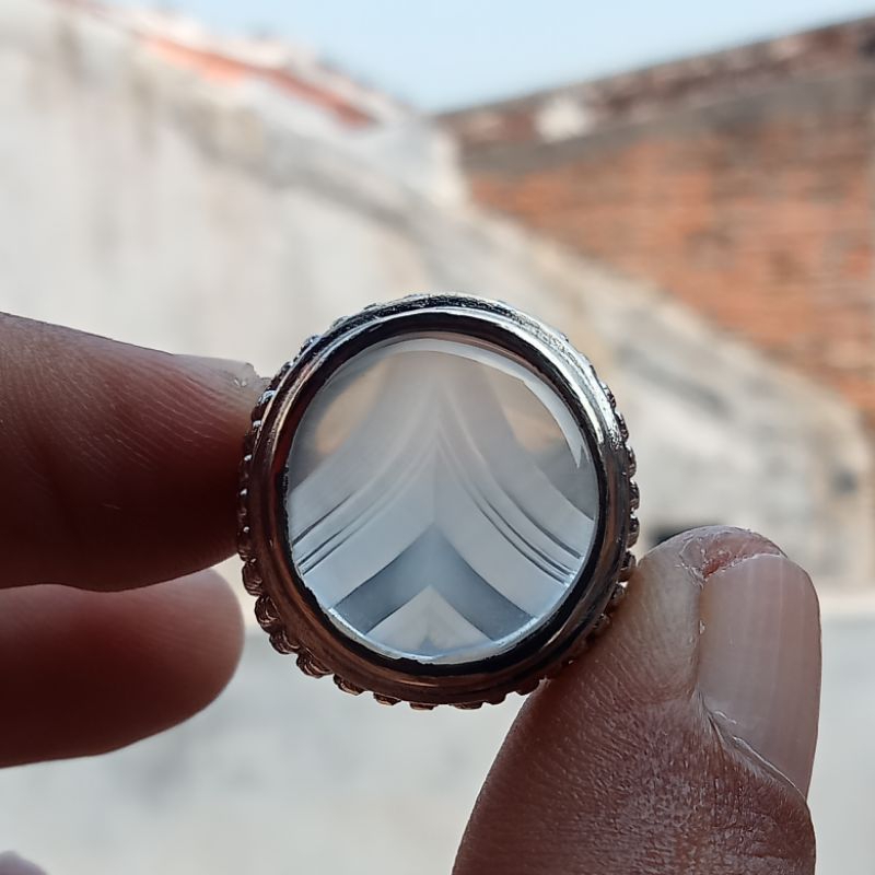 junjung derajat JUNDER kristal Pelangi airis simetriss tegas dan kristal warna putih pelangi alami