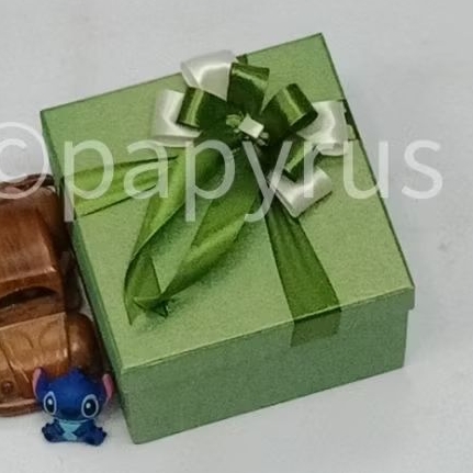 

PAPYRUS 15x15 Tinggi 10cm Kotak Kado Gift Box V1