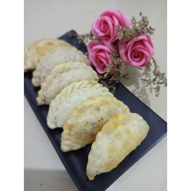 

Cireng isi ayam suwir pedas by tipuy