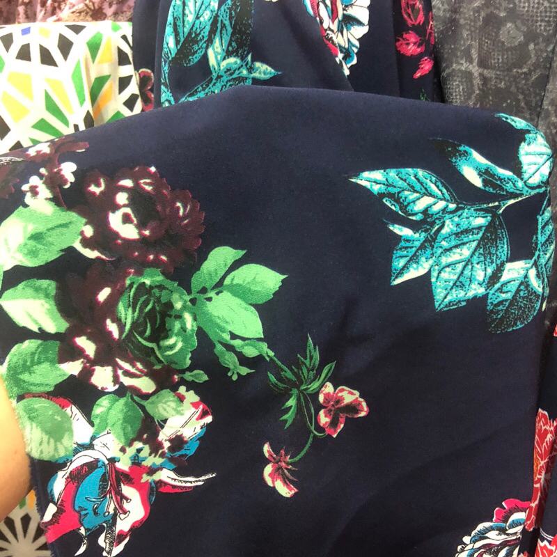 kain zara crepe motif - kain zara crepe motif bunga - kain zara crepe motif impor - kain zara crepe 