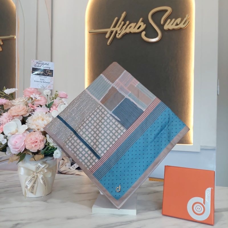 HIJAB DEENAY SEGI EMPAT MOTIF HIKARU SERIES DEENAY ORIGINAL