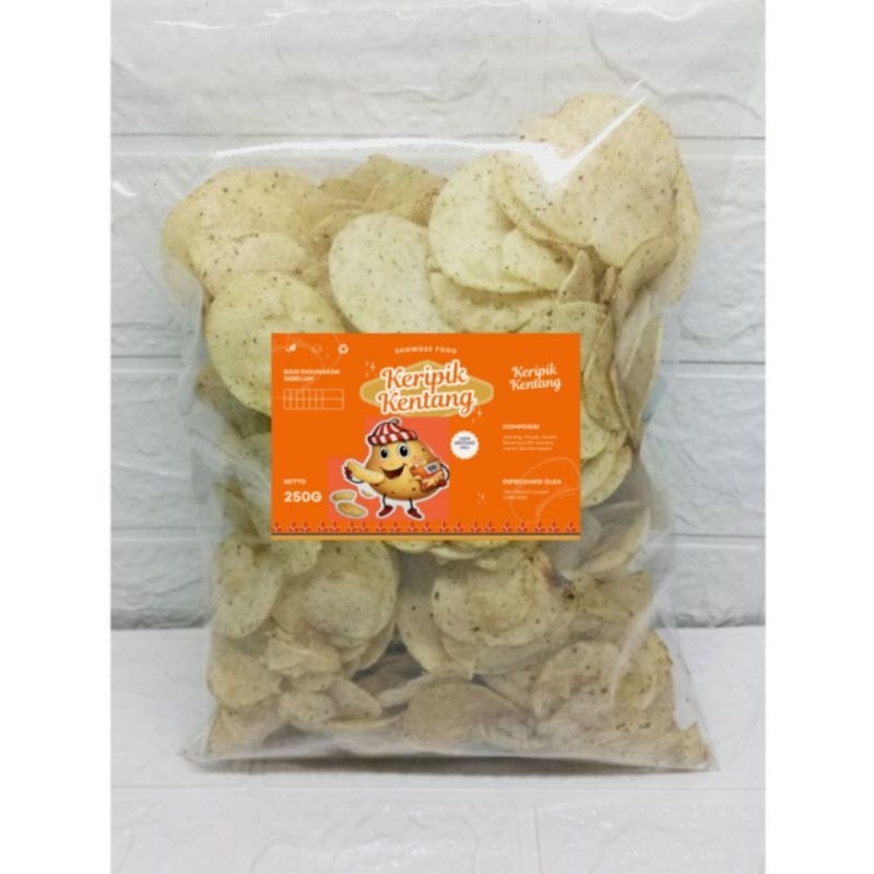 

keripik kentang Q isi 250 gr rasa rumput laut di jamin 100% halal, dan di buat dari kentang pilihan asli petani kab lumajang