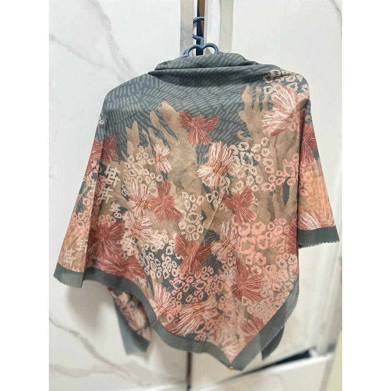 buttonscarves les amities preloved