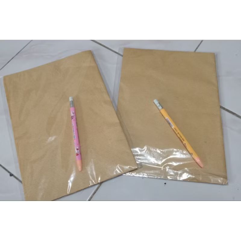 

(20 LEMBAR + Bonus 1 Pcs Pensil) SAMPUL BUKU KACANG SAMPUL BUKU TULIS KWARTO SAMPUL COKLAT KACANG