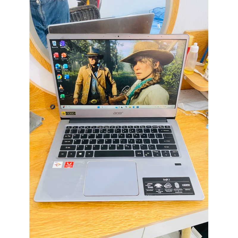 acer Swift 3. Athlon. ram 8/256gb. keyboard backlit. no minus