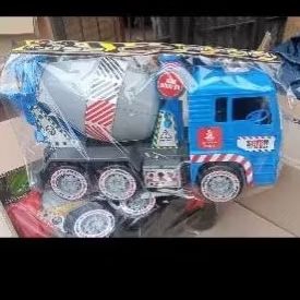 Mainan truck molen besar