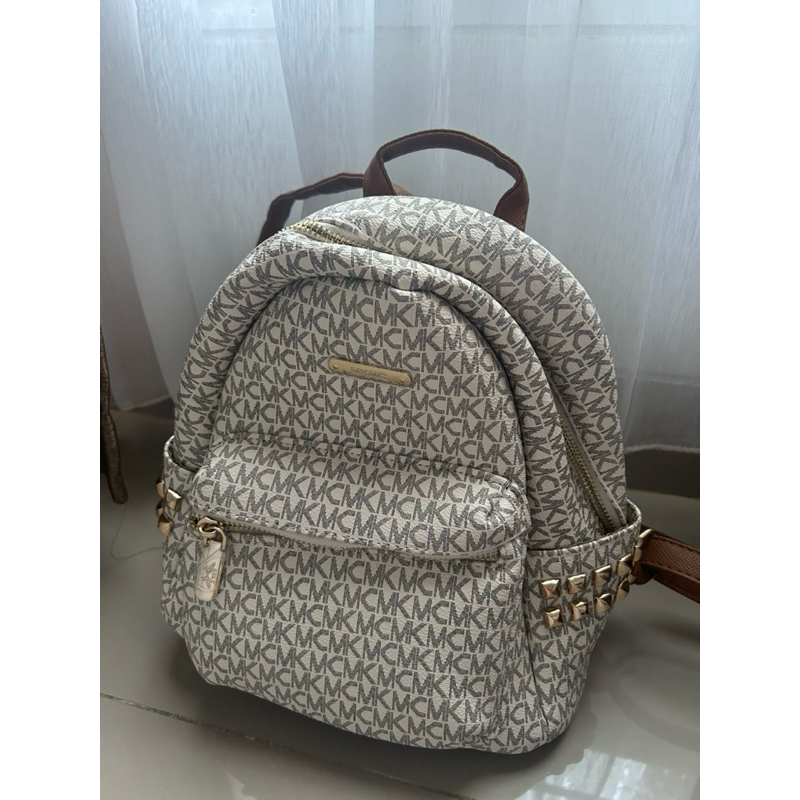 ransel mirip MK