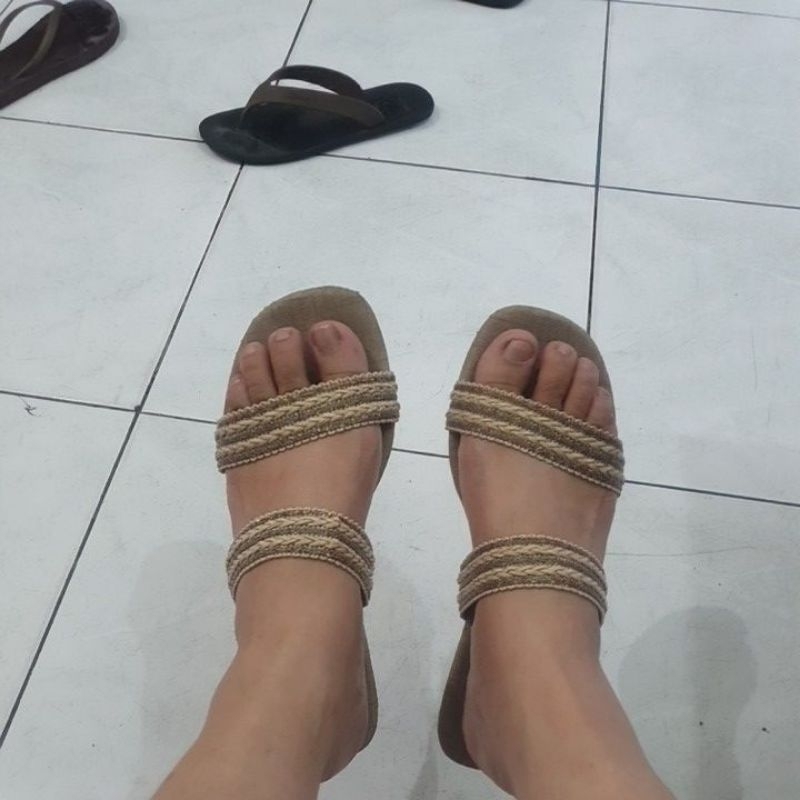 Sandal Wanita LULUPECHKA No 39 Seken Bekas Pakai Kondisi Sandal Masih Bagus Bahan Empuk Nyaman Di Pa