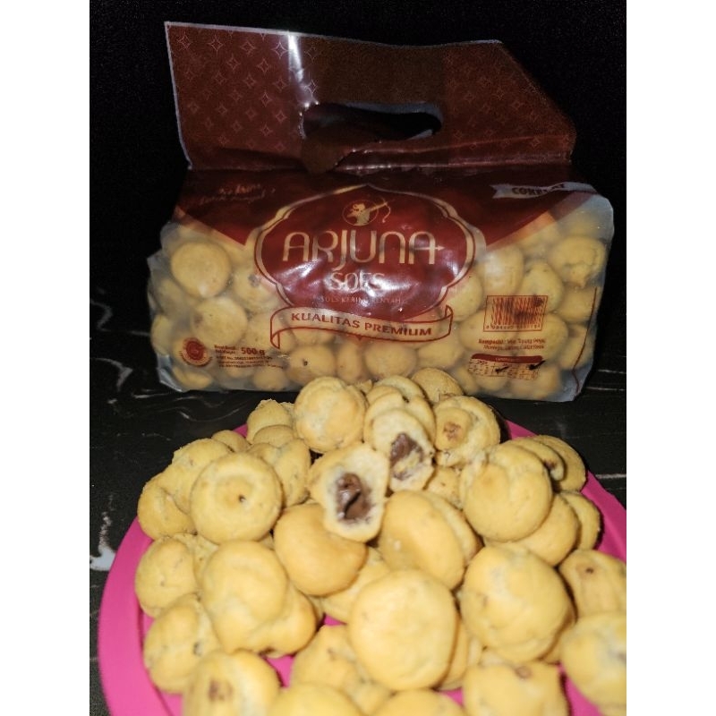 

SOES KERING ISI COKLAT LUMER ARJUNA RENYAH ENAK