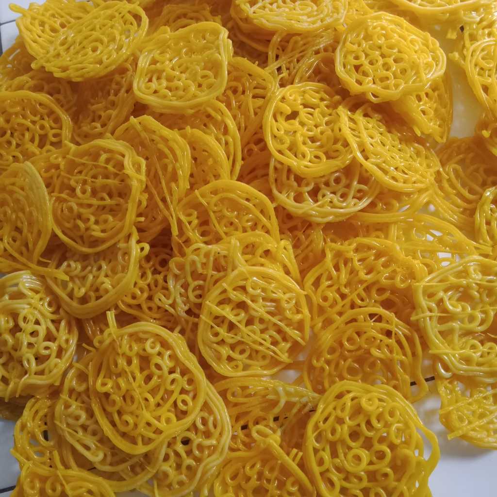 (1 bal) kerupuk mie kuning isi 5kg