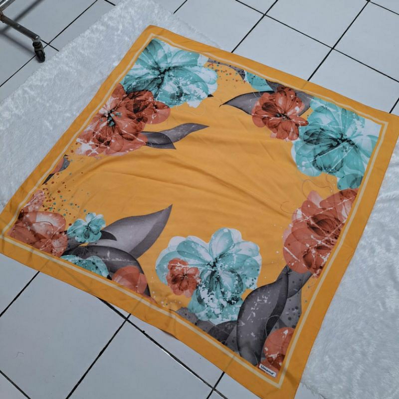 hijab segiempat satin silk umama kuning mustard