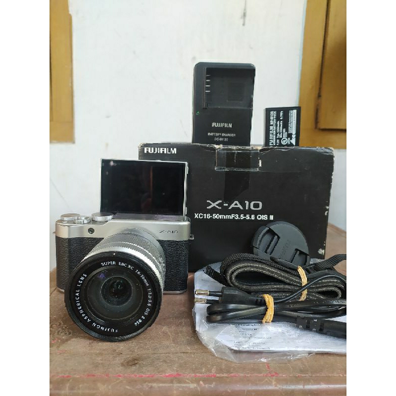 Mirrorless Fujifilm XA10 Fuji film layar flip wifi