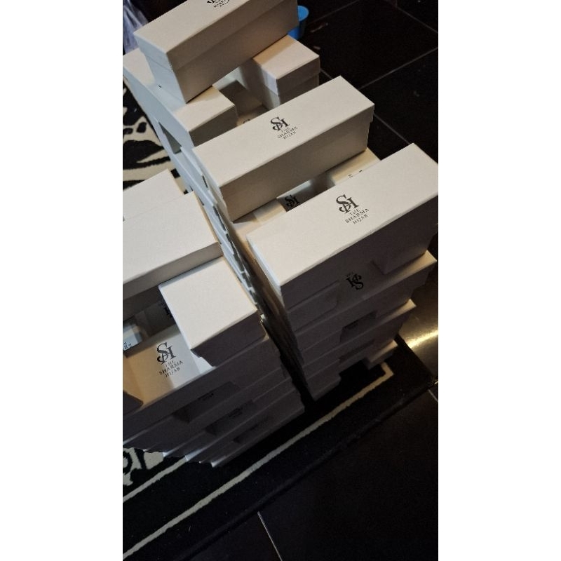 

Custom hardbox kokoh 18x5x6