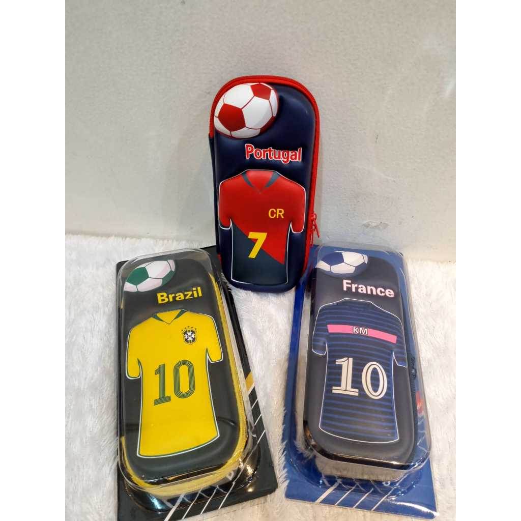 

KOTAK PENSIL ANAK (SEPAK BOLA) KOTAK PENSIL 3D KUALITAS TERBAIK DAN TERMURAH