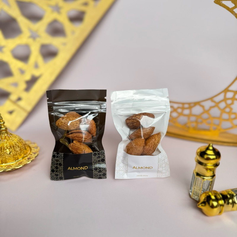 

Kacang Almond | Paket Souvenir Hampers Gift Oleh oleh Haji Umrah