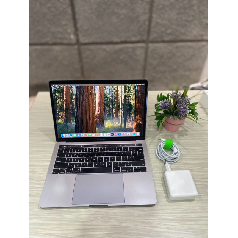 MacBook Pro 2019 8/256Gb
