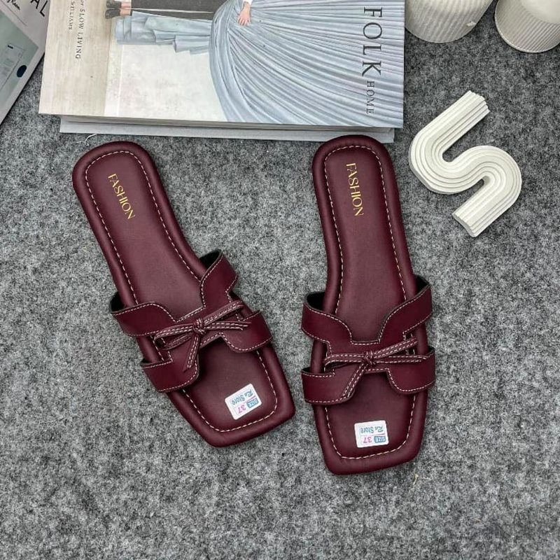 Sendal Wanita Flat Terbaru Empuk 2025 Sendal Wanita Teplek Slip Slip On  Kekinian Sandal Platform Wa