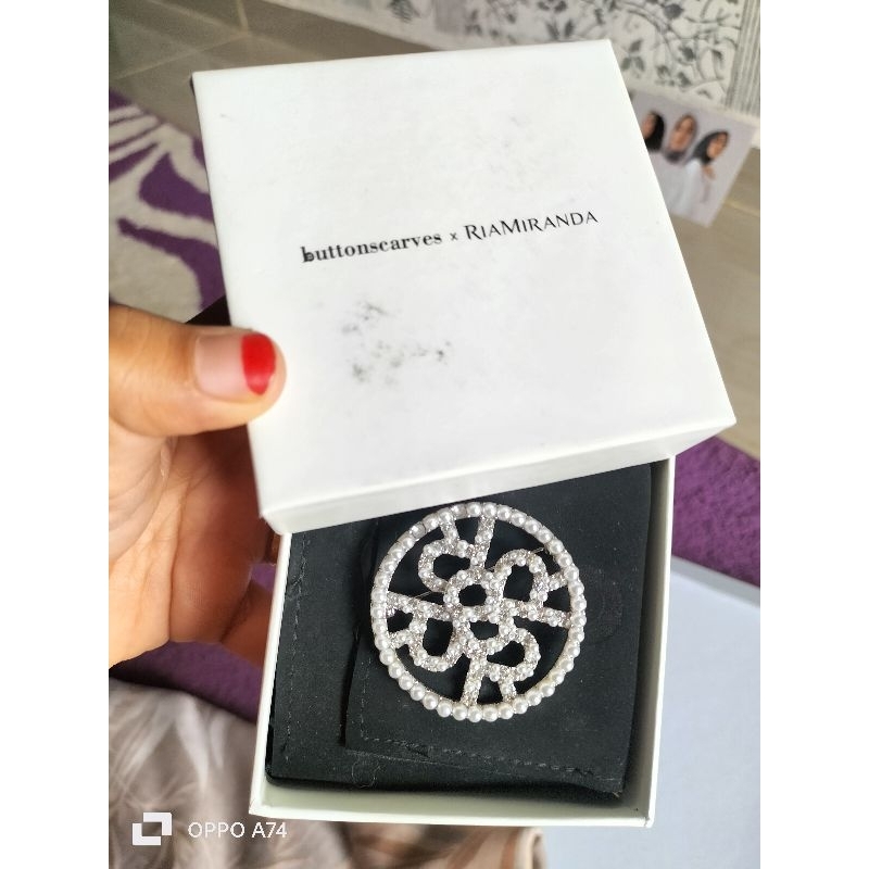 preloved Bros Buttonscarves x ria miranda