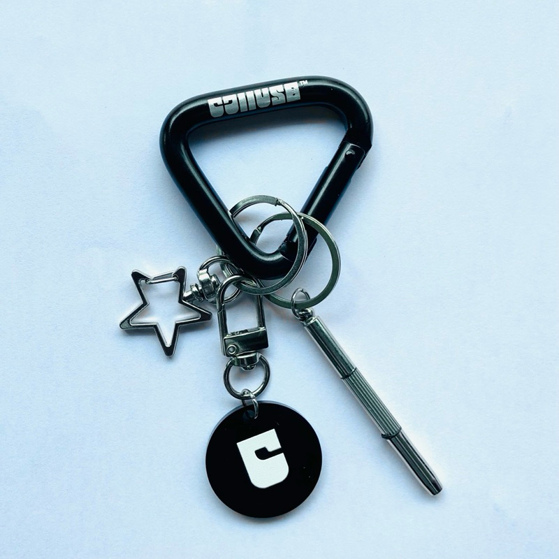 keychain carabiner segitiga calluse / gantungan kunci carabiner calluse skena kalcer