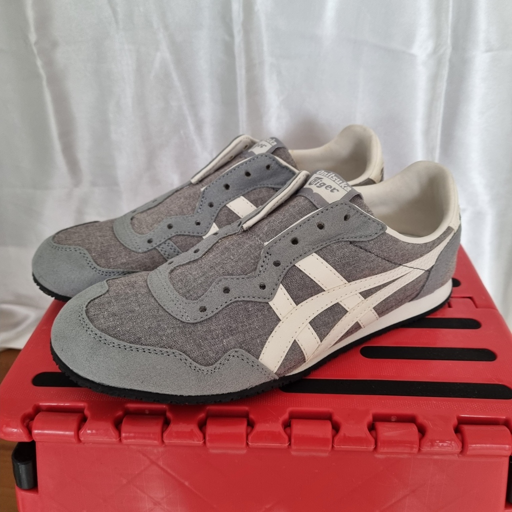 ONITSUKA TIGER Women Serrano Slip On Shoes Grey Gray White D7F0N Sepatu Wanita Abu Putih Preloved