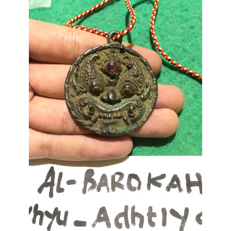 Liontin souvenir mayangkoro + tali tridatu