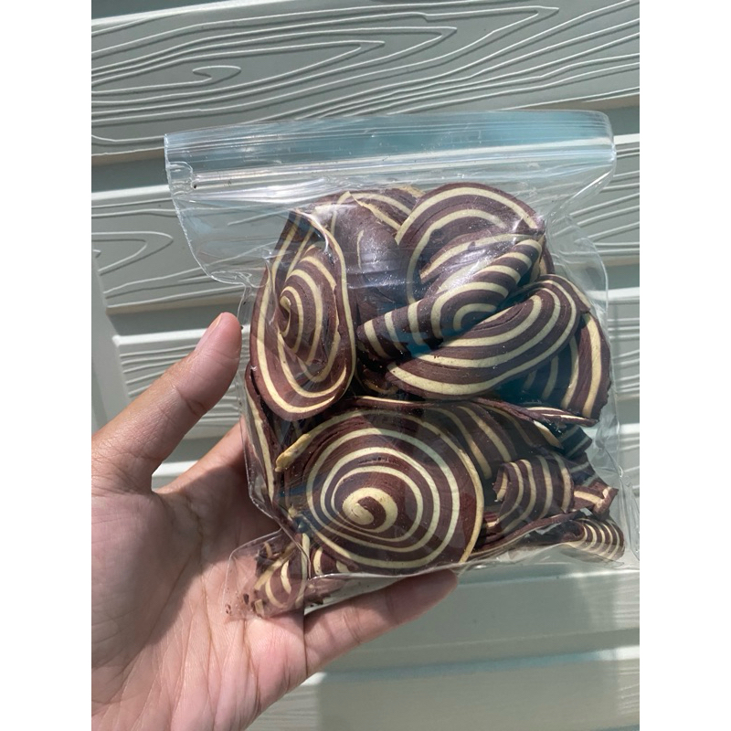 

Snack kuping gajah gurih renyah