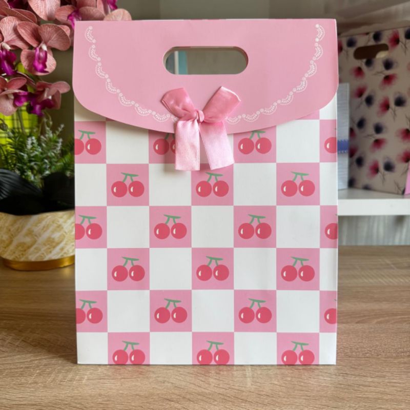 

PAPERBAG UKURAN L ( 37X28,15 CM )