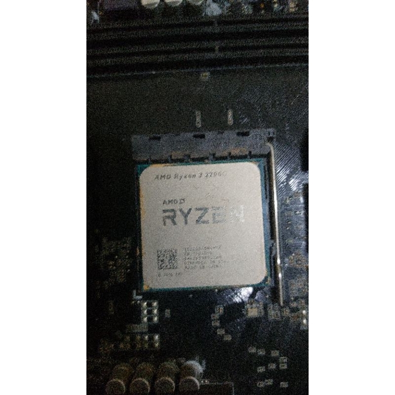 Mainboard a320m-hdv asrock + procie AMD ryzen 3 2200g(tanpa heatsink fan)