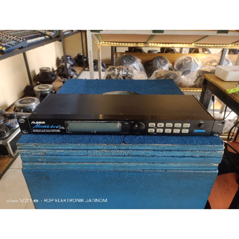 EFEK ALESIS MIDIVERB 4