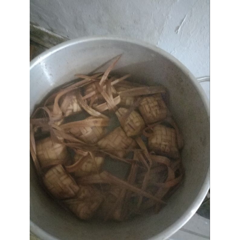 

LontongKetupatGulaiTaucoPadang