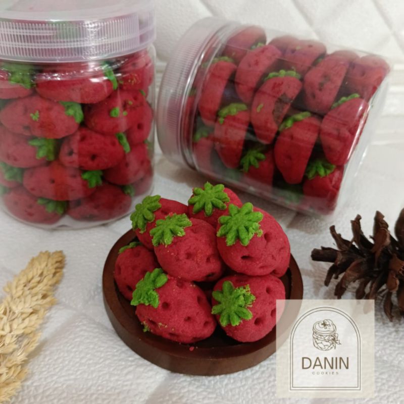 

Kue Kering Spesial Enak Nastar Selai nanas Bentuk Strawberry Toples 600ml Berat Prosuk -+420gr Beli 1 Toples Gratis 1 Pouch Kue Semprit