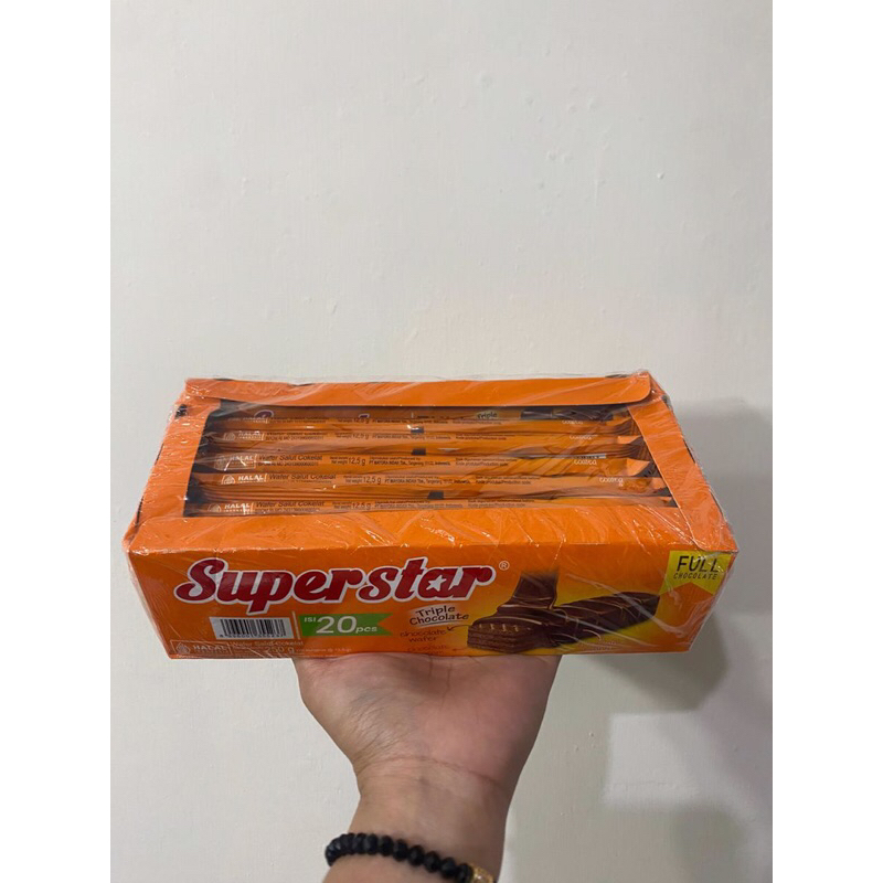 

READY STOCK WAFER SUPERSTAR COKLAT ISI 20pcs By Yellow Snacks