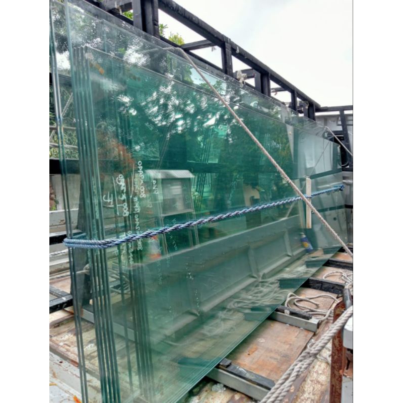 kaca 12 mm tempered