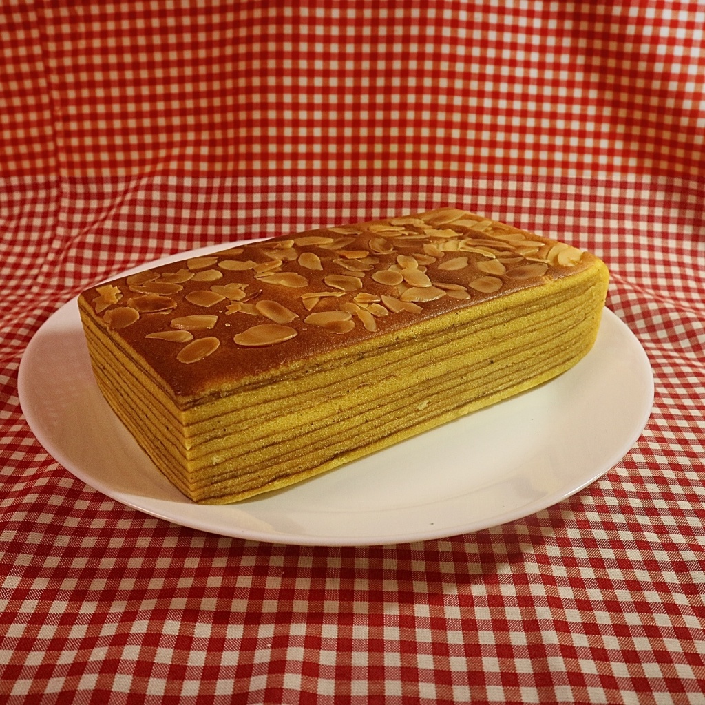

Kue Lapis Legit Topping Almond 20x10 - Nanda Cake