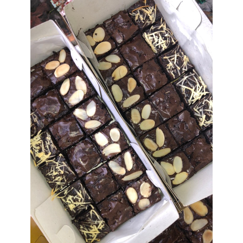 

MURAH FUDGY BROWNIES FULL CHOCOLATE | PREMIUM QUALITY | BROWNIES BITES
