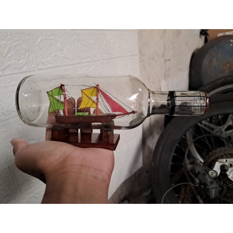 miniatur mini atur perahu diecast kapal dalam botol pajangan hiasan rumah kantor meja dekorasi souve