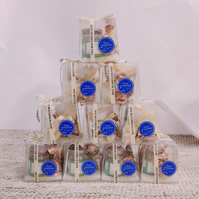 

Bunga Wisuda Murah - Hampers Graduation - Kado Wisuda HW018