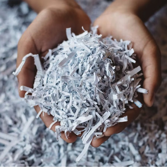 

Kertas Cacah Paper Shredded Daur Ulang Serut Cincang Ganjelan Paket Kotak Hampers / Kertas Cacah 2kg