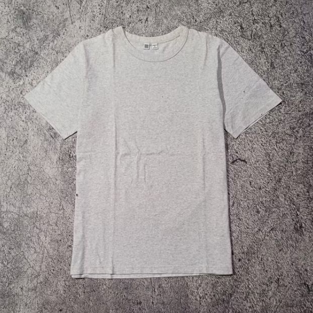 Kaos Uniqlo Abu (XL)