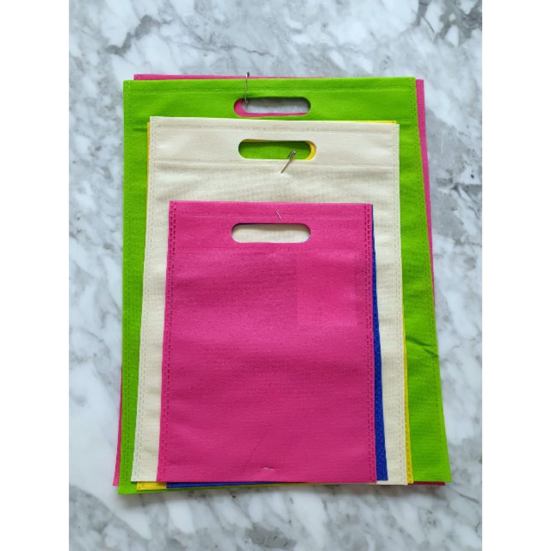 

tas oval,(isi 20 pcs)..ukuran:20x26,,25x35..30x40