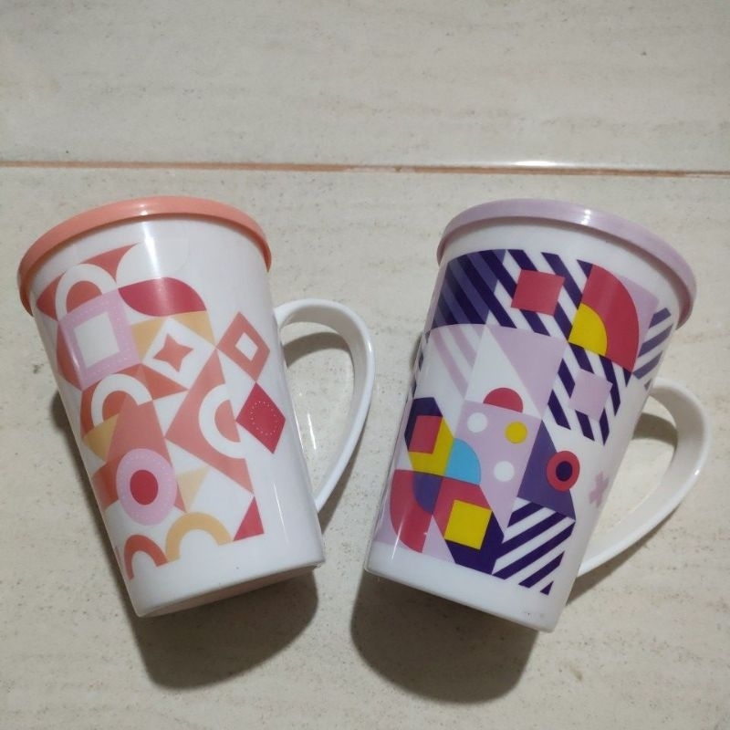 gelas plastik gagang ada penutup nya / mug 500ml