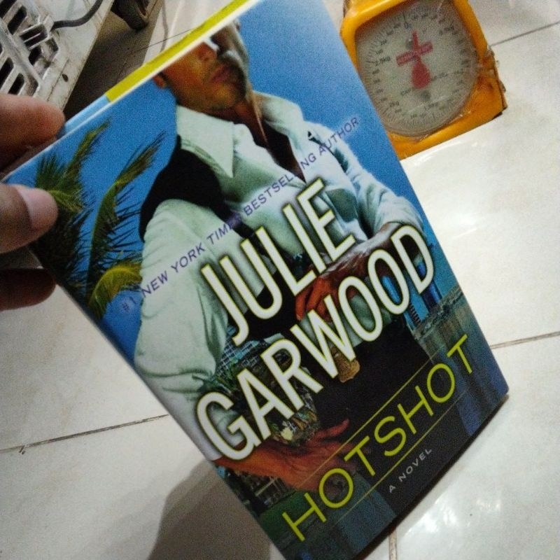 JULIE GARWOOD HOTSHOT