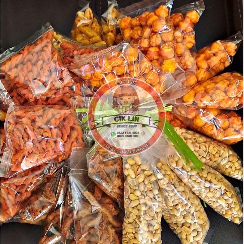 

Rentengan camilan pedas,manis,gurih isi 50 pack